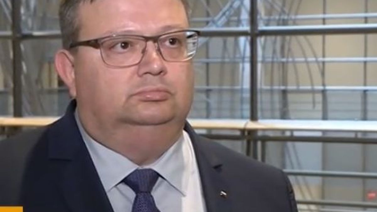 Цацаров за оковаването на Иванчева: Няма арест, който да не е унизителен, просто бе спазен законът! 