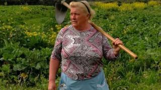 Двойникът на Доналд Тръмп се оказа... жена (СНИМКА)