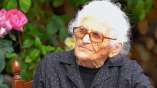 Новият най-стар човек на планетата е на един хвърлей от България (СНИМКА)