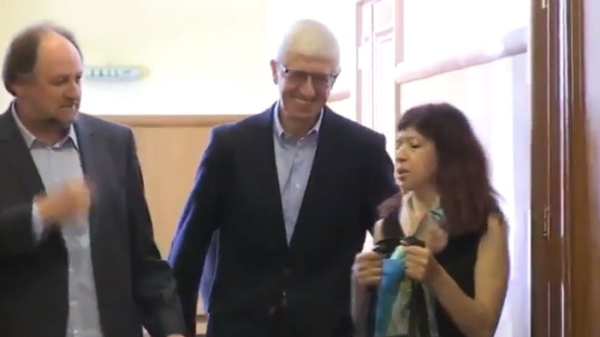 БЛИЦ TV в съда: Прекратиха делото срещу Румен Овчаров