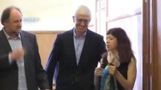 БЛИЦ TV в съда: Прекратиха делото срещу Румен Овчаров