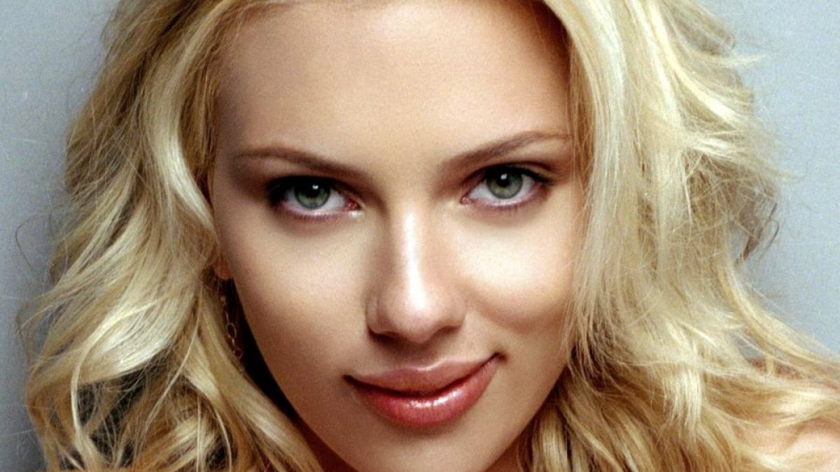 Пълен обрат! Скарлет Йохансон не прилича на себе си! Вижте я сега (СНИМКИ)