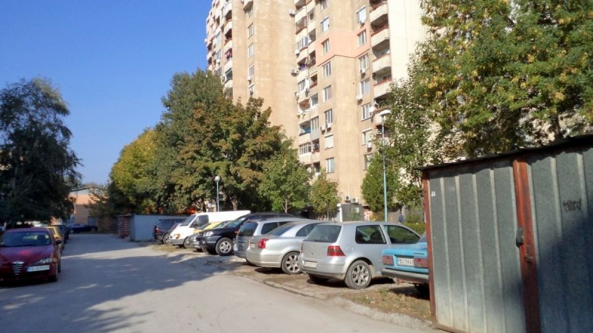 Страшна селяния в Пловдив! Разярена бабка брани с люти закани и клетви паркомясто от шофьорка