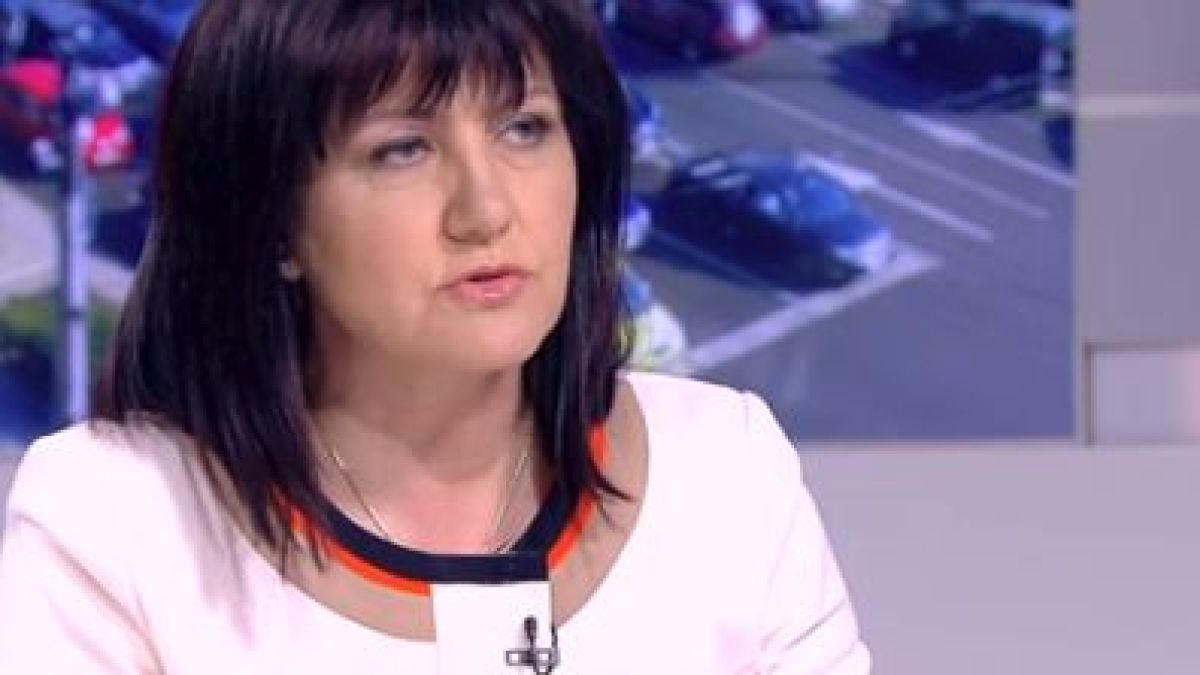 Караянчева обясни на какви разноски са пътували атакистите до Крим и смъмри президента Радев