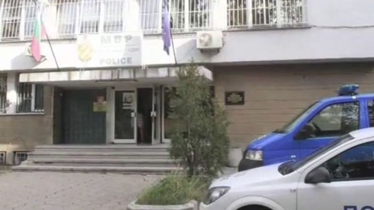 Ексклузивно и само в БЛИЦ: Зам.-шефът на затвора в Пазарджик тероризира полицаи заради разюздения си син