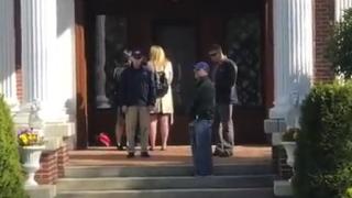 Зрелищно ВИДЕО: Американски спецчасти разбиха вратата на резиденцията на руския консул в Сиатъл 