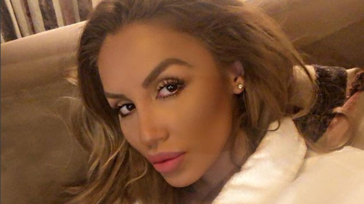 Моника Валериева си отряза косата и е по-секси от всякога на гореща СНИМКА 18+ от леглото! 