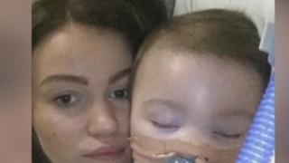 Драма без край: Британски съд потвърди жестоката присъда за 2-годишния Алфи и не го пусна за лечение в Италия