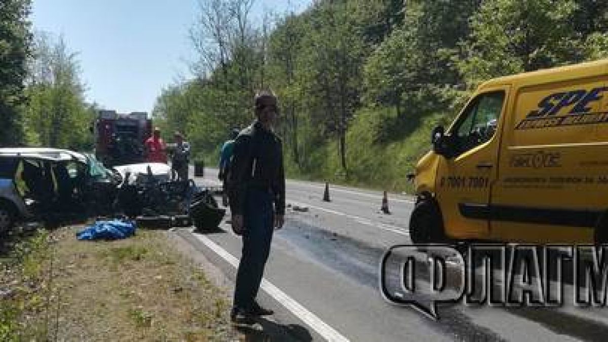 Ужасяващи СНИМКИ от бруталната катастрофа с труп в Бургаско, семейството на загиналата ридае неутешимо (СНИМКИ)