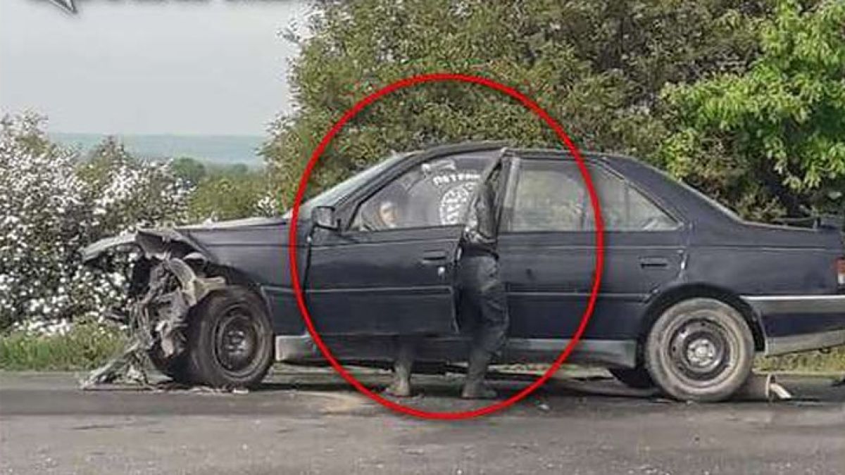 Кой е този смел мъж с рокерско яке, който спасява пострадали при тежкото меле с жертва на пътя Айтос-Бургас (СНИМКИ)