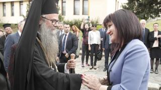 СНИМКИ показаха какво направи по-рано днес Цвета Караянчева в Клисура