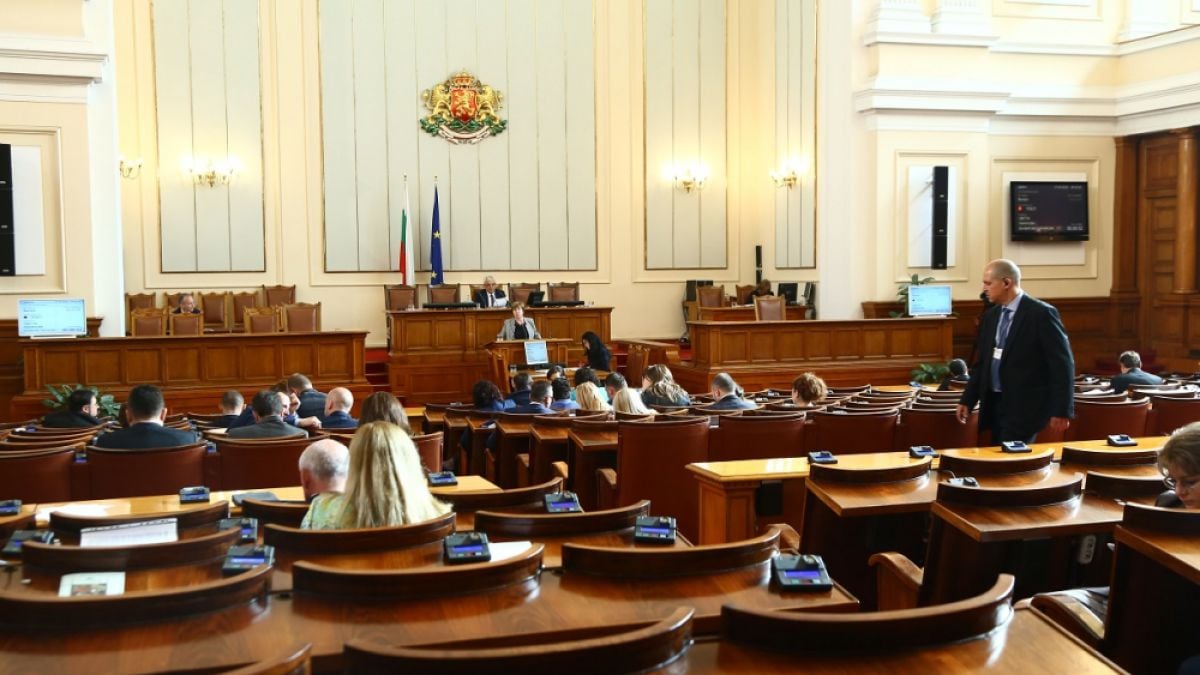 В парламента днес ще е напечено