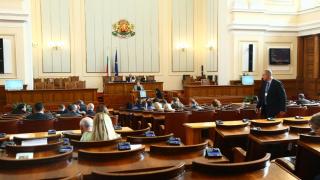 В парламента днес ще е напечено