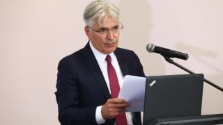 Шефът на Патентно ведомство д-р Петко Николов поскъпна с още една година 