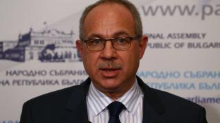 Антон Тодоров със залп срещу Радев и човек зад гърба му