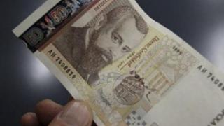 Ти да видиш: Всеки трети българин дипли пачки за..