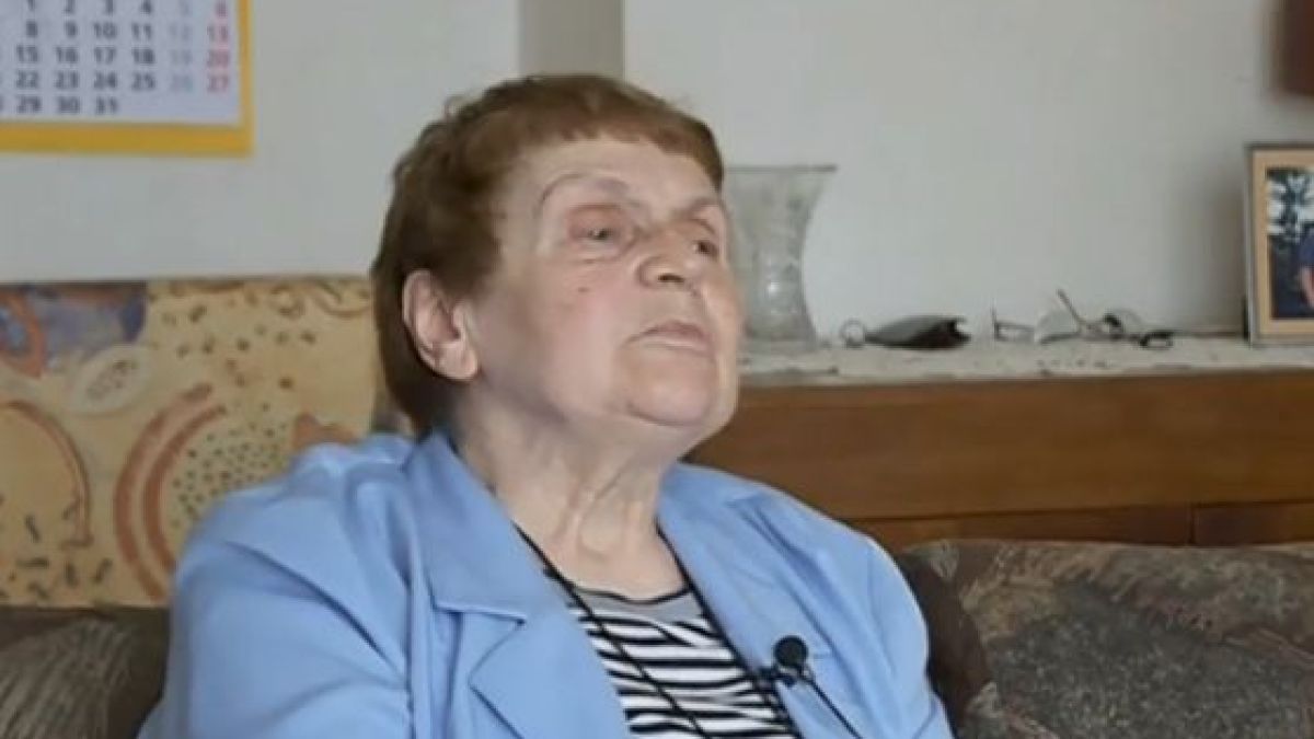 Трогателната история на баба и дядо, които отглеждат осиротелия си внук (ВИДЕО)