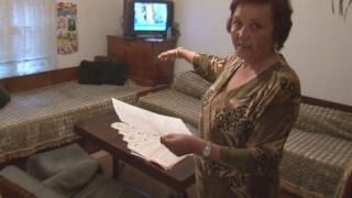 Пълен абсурд! Плевенчанка остава на улицата, след като общинското ѝ жилище започва "да расте" (СНИМКИ)