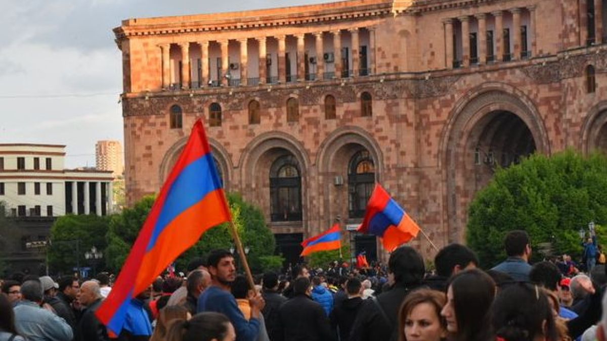 В Ереван става страшно! Централни улици са блокирани