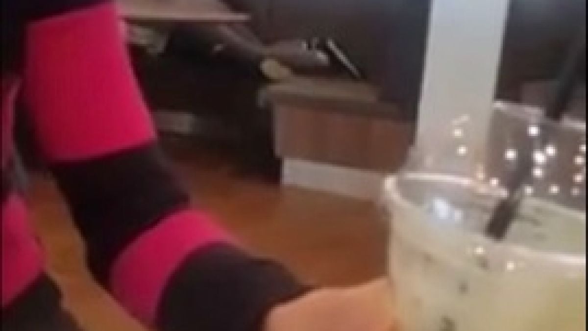 Бомба в БЛИЦ! Спипаха двама младежи да правят секс в софийски мол, гледката е шокираща (СНИМКИ/ВИДЕО)