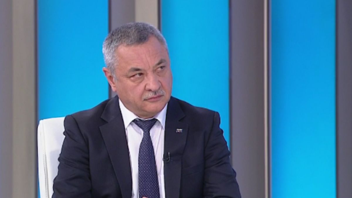 Валери Симеонов показа тузарското возило на Митьо Очите и обясни как Желязков седи до масата на проверяващите в града на греха (СНИМКИ)