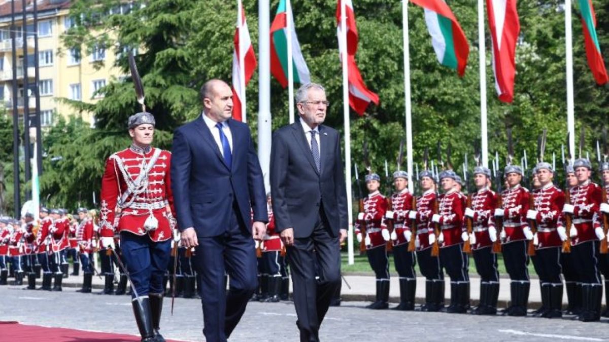 Румен Радев посрещна президента на Австрия (СНИМКИ)
