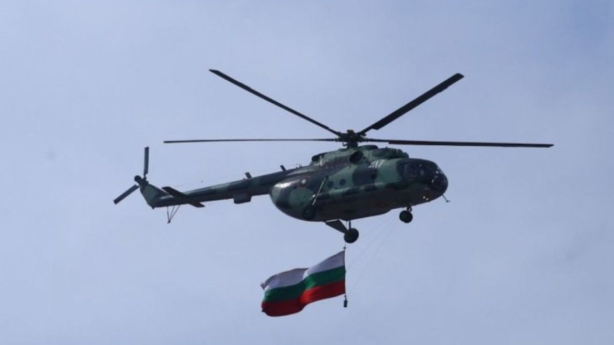 БЛИЦ TV! Военни самолети и хеликоптери кръжат над София - запазете спокойствие, става дума за... (СНИМКИ)