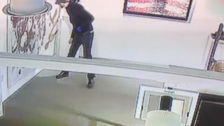 Съпруг на българка нахлу в галерия и съсипа картина за $3 милиона (ВИДЕО)