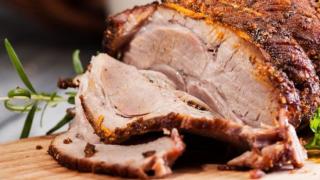 Вкусно обяснение: Ето как гергьовското агне хваща коричка