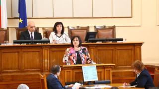 Депутатите решиха да не замразяват заплатите си 