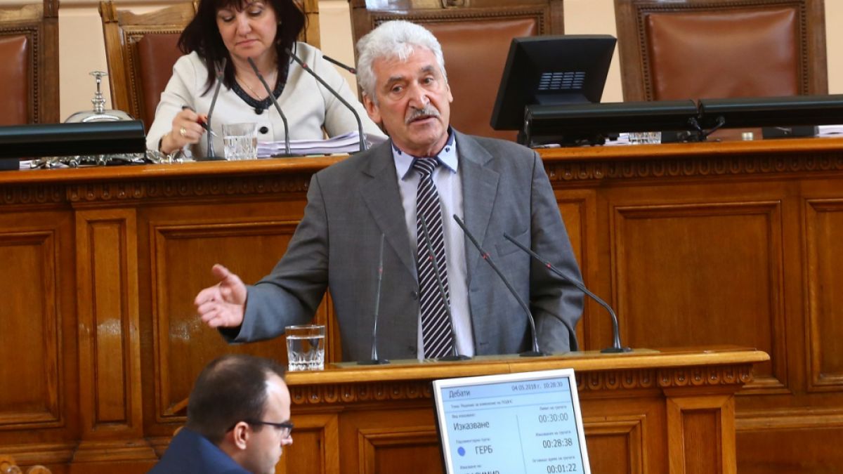 Велчев: Къде беше Радев, когато разграбваха армията? 