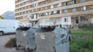 Врачански квартал пропищя: Трупове гният под прозорците ни! Смрадта е непоносима (СНИМКИ 18+) 