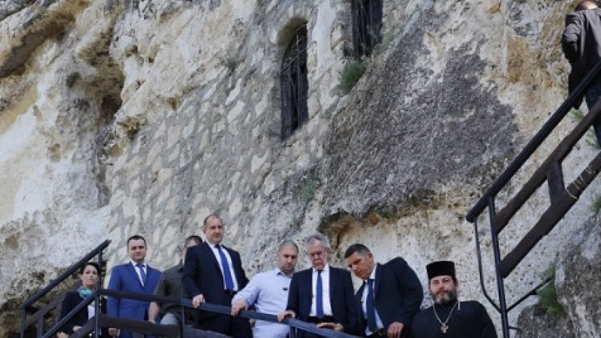 Радев и австрийския му колега се покатериха към... (СНИМКИ) 