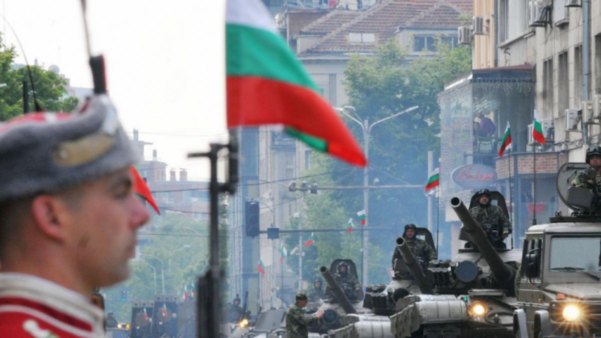 С водосвет на бойните знамена започва честването на Гергьовден! Грандиозният военен парад предстои (СНИМКИ)
