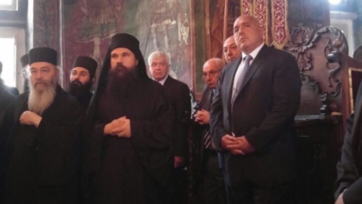 Борисов празнува Гергьовден в Атонски манастир (СНИМКИ)