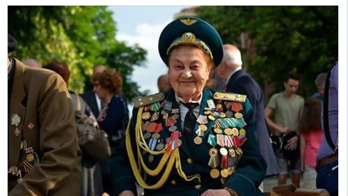Само в БЛИЦ! Фурор: Социалните мрежи излъчиха за най-големи герои на 6 май тези двама души (СНИМКИ)