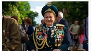 Само в БЛИЦ! Фурор: Социалните мрежи излъчиха за най-големи герои на 6 май тези двама души (СНИМКИ)