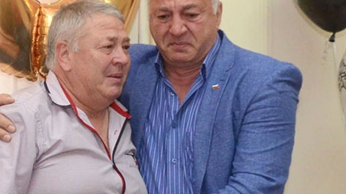 Полицейски началник се пенсионира, но не очакваше изненадата, която му поднесоха и се разплака 