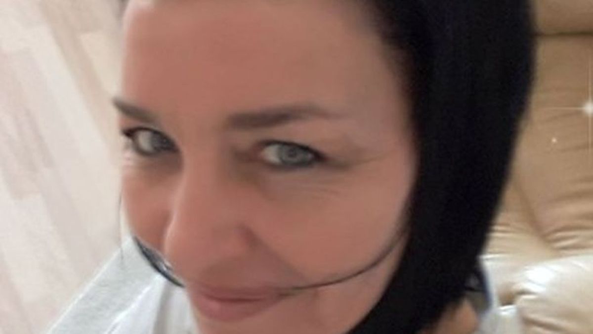 Това е фаталната брюнетка Лили, която беше гръмната в главата от бившия й мъж в Свети Влас (СНИМКИ)