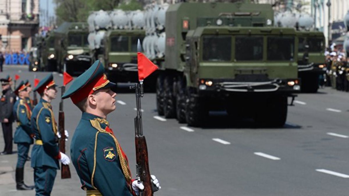 Военният парад по случай Деня на победата 9 май
