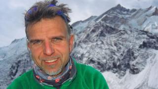 Във фалшива страна, която бълва лъскаво опаковани боклуци, Боян е златното изключение!