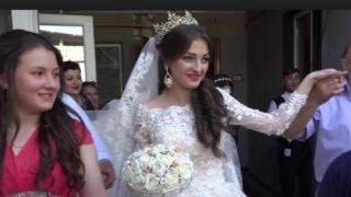 Цигански барон омъжи внучката си с приказна сватба и взе от жениха "откуп" от 2 кила злато!