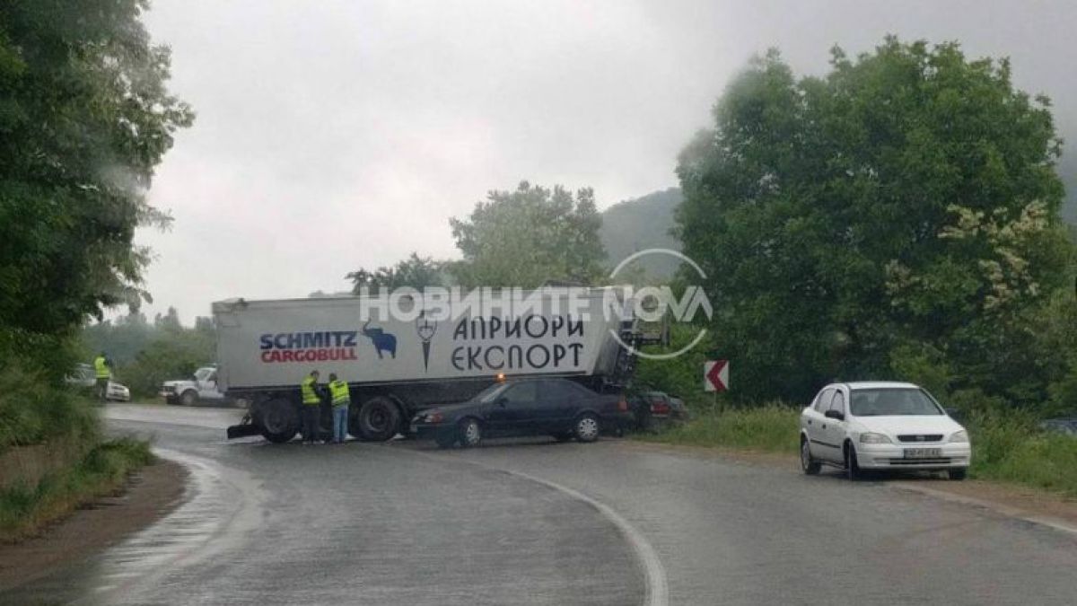 Първи СНИМКИ от жестокото меле край Български извор