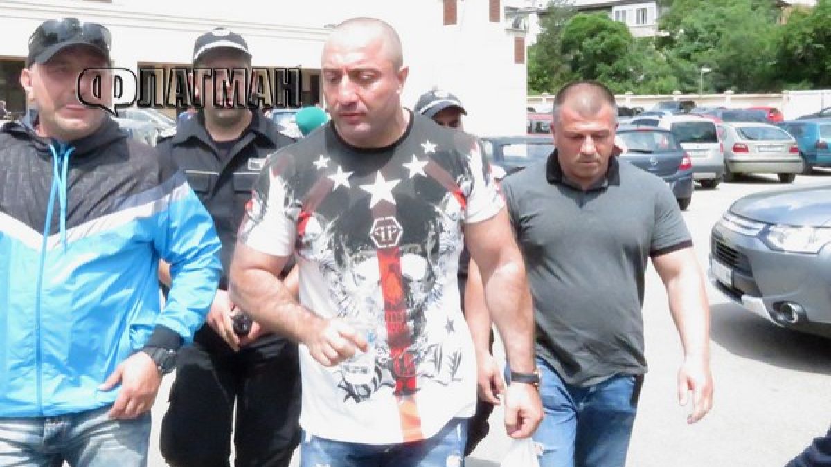 Опасно близки! Случи се най-чаканата среща в крими средите между Митьо Очите и Божо Кравата (СНИМКИ)