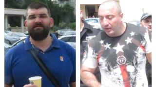 Кравата към Очите: Като ти подадох ръка, защо посегна бе, човек? Желязков: Защо не се бихте, страхливци?!
