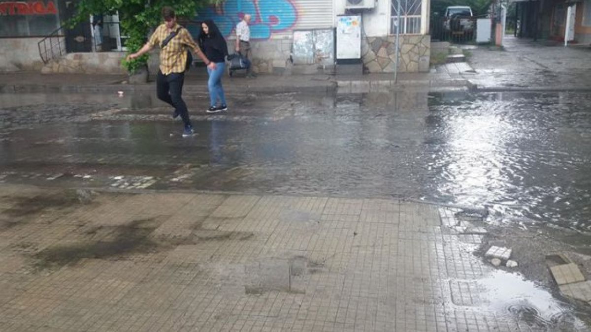 БМВ помете момиче на пешеходна пътека, но вместо да помогне, шофьорът...