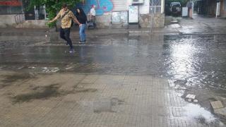 БМВ помете момиче на пешеходна пътека, но вместо да помогне, шофьорът...