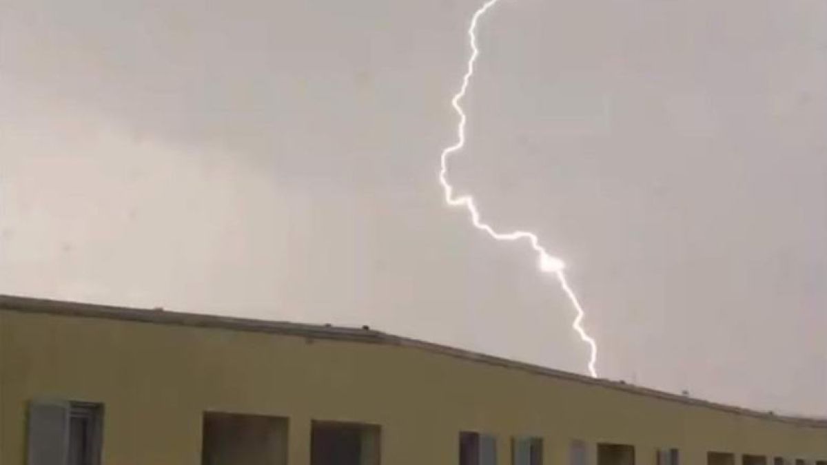 Мълния порази загадъчно триъгълно НЛО над Хърватия (ВИДЕО)