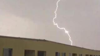 Мълния порази загадъчно триъгълно НЛО над Хърватия (ВИДЕО)