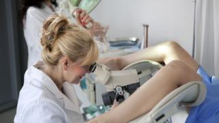 Ученичките ще могат вече да крият срамните си болести от мама и тате, вижте как 